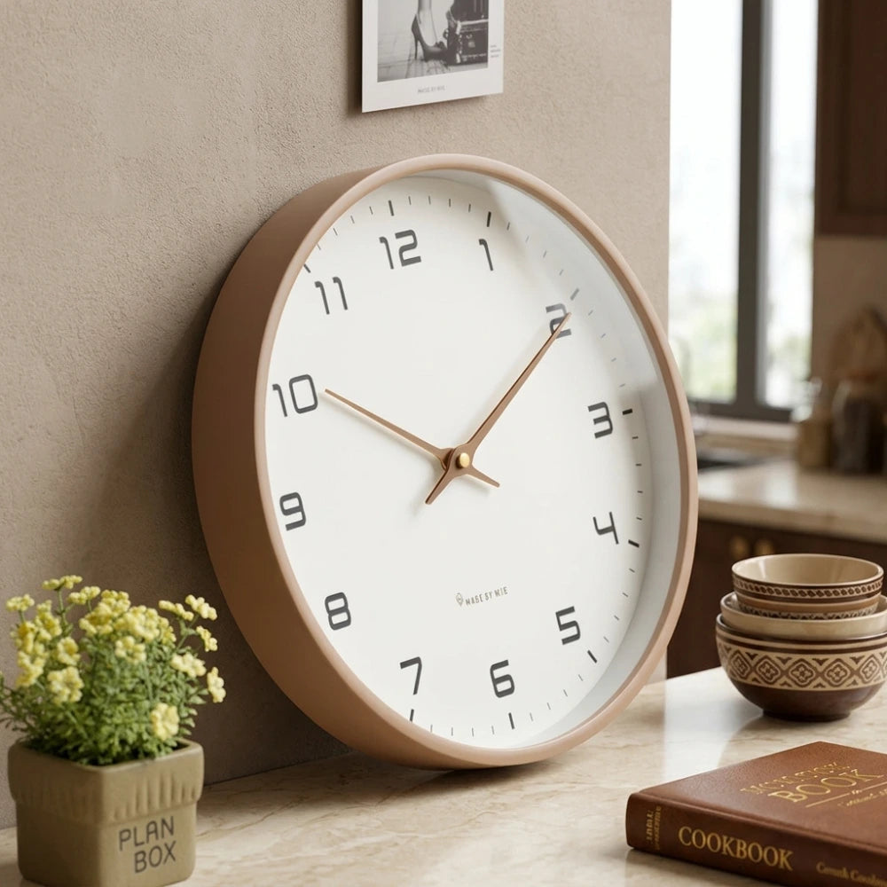 Relógio de Parede Lorenzzo Wood em composição decorativa